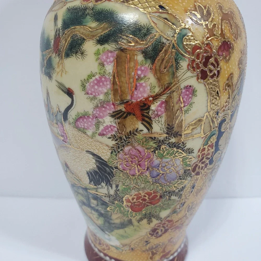 Vintage Japanese Satsuma Moriage Vase 7.5